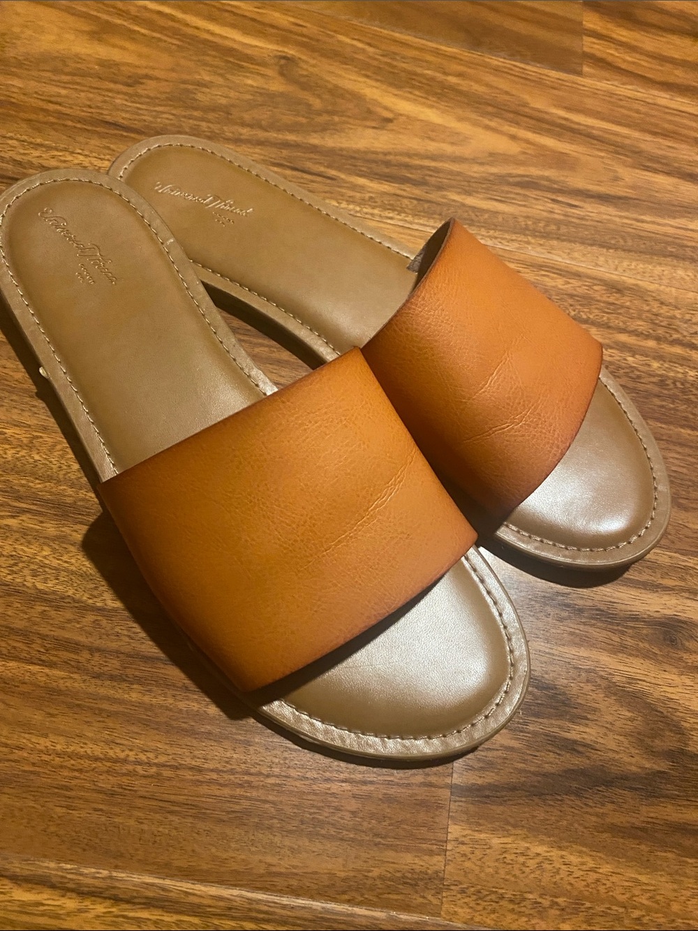 Universal thread slides sandals